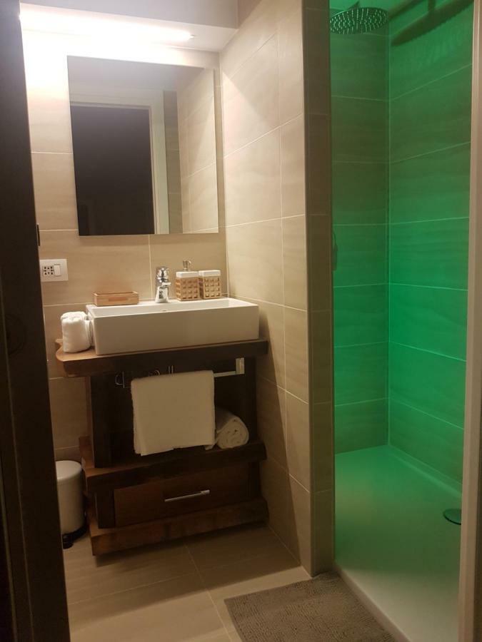 ליירנה Foresteria Lombarda La Spiaggia מראה חיצוני תמונה